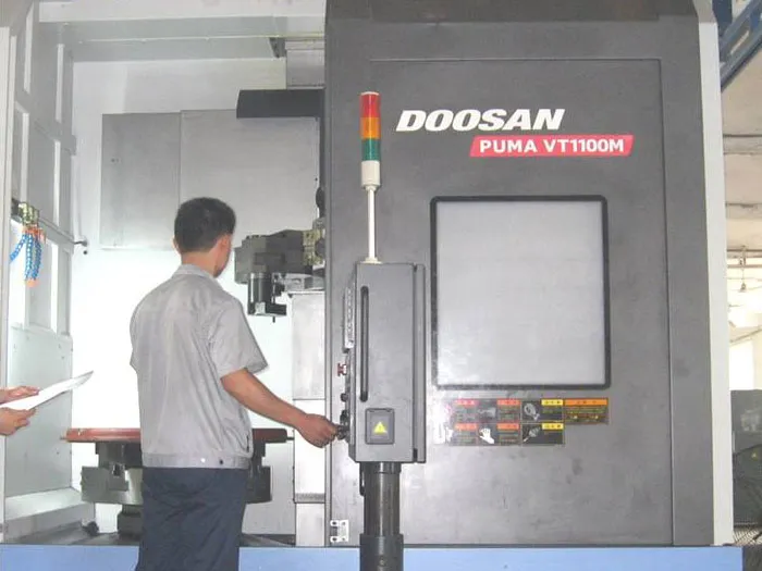 Vertical turning of a metal part at the INAMESA facilities