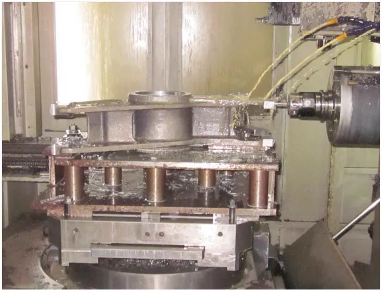 Mecanizado de una pieza metálica de gran tamaño en las instalaciones de INAMESA
